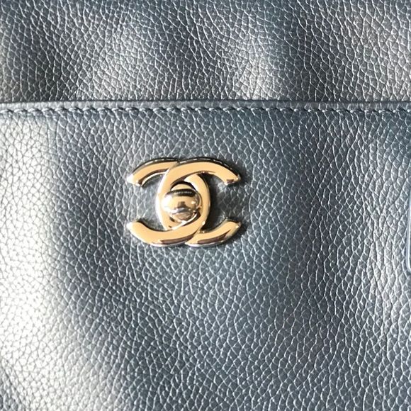 CHANEL Large Shopping Bag in Blue NWT and dust bag - Picture 3 of 9